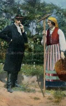 Paar in russisch-polnischer Volkstracht mit Rechen (zweisprachig)