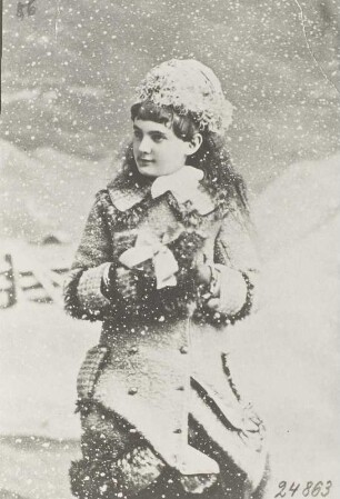 Mädchen in einer Winterlandschaft : Aufn. 1883
