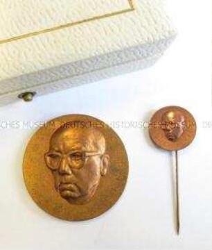 Johannes-R.-Becher-Medaille in Bronze, mit Miniatur und Etui