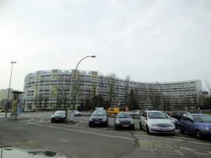 Berlin: S-Block (Schlange) Platz der Vereinten Nationen