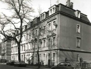 Dresden-Pieschen, Maxim-Gorki-Straße 72/70. Doppelwohnhaus mit Ladeneinbau (um 1890). Straßenansicht von Südost