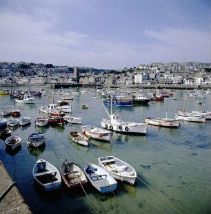 St. Ives (Cornwall). Hafen und Strand von Nordosten