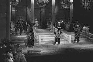 Szenenbilder aus "Eugen Onegin", Oper von Peter Tschaikowski. Deutsche Staatsoper Berlin, Generalprobe (?) 26.02.1975 (Premiere 27.02.1975)