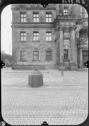 Dresden-Altstadt, Augustusstraße 2. Ständehaus (1901-1906; P. Wallot). Hauptfassade (Teilansicht) vom Schloßplatz