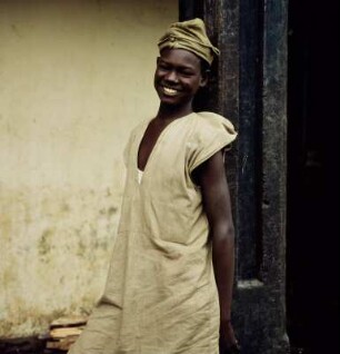 Junger Mann, Accra : Accra (Ghana). Portrait eines jungen Mannes mit Mütze, 12. Februar 1959