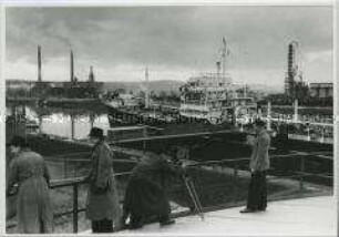 Filmaufnahmen der Real Film GmbH im Hamburger Hafen