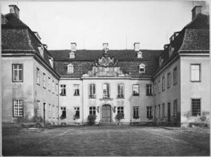 Dahlen, Schloss, Hofseite von Westen