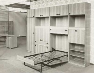 Anbauwand mit integriertem Schrankbett