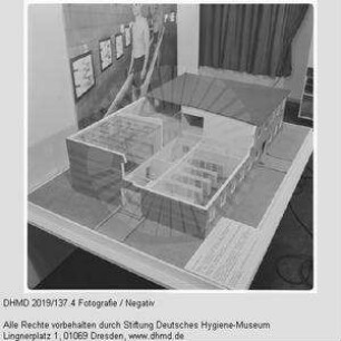 Nationale Hygiene-Ausstellung - Raum 3 - Modell Sozialgebäude des Kraftwerks Dresden