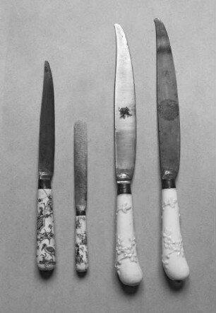 Messer mit chinoisem Porzellangriff