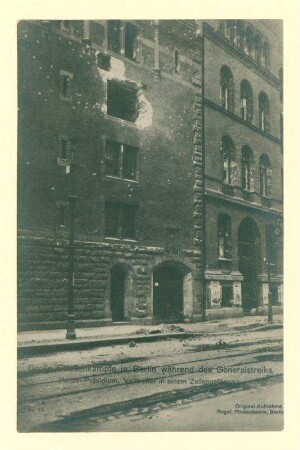 Novemberrevolution: "Große Straßenkämpfe in Berlin während des Generalstreiks. Polizei-Präsidium. Volltreffer in einem Zellengefängnis."