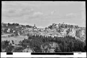 Blick auf Jugendburg und Stadt Hohnstein