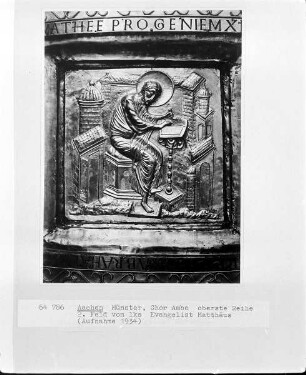 Evangelienkanzel Heinrichs II. in geschlossenem Zustand mit Treppenrampe — Ambo Heinrichs II. in geöffnetem Zustand — Der Evangelist Matthäus