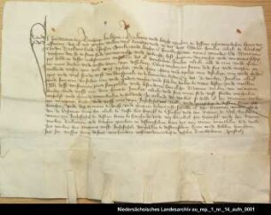 Pfarrer Mammo in Burhafe verzichtet gegenüber dem Häuptling Ulrich Cirksena auf das Erbe des Edo Mentzen = OUB I, Nr. 596, S. 522 Anhängende Siegel 1 und 2 verloren, 3 erhalten