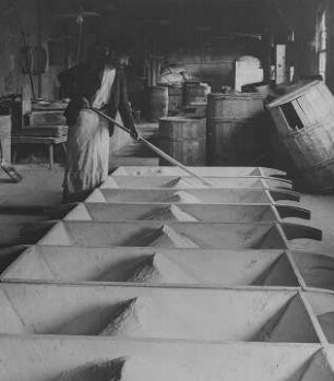 Zubereitung des Glas-Gemengesatzes : Technikgeschichte | Technologie | Glasfabrikation | Kristall- und Hohlglas