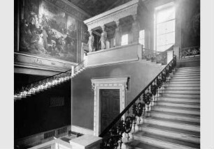 Blick in das Haupttreppenhaus des Neuen Museums