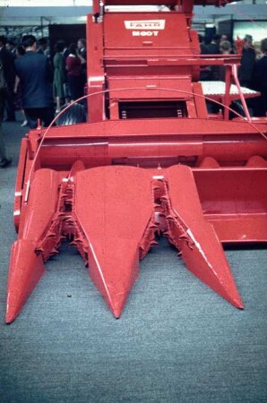 Fotografie: Erntetechnik, Mähdrescher gezogen, Körnermais, Maisgebiss