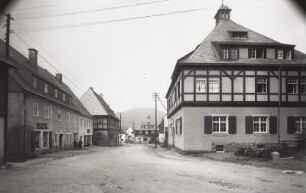 Geising, Hauptstraße : Geising. Hauptstraße mit Rathaus. Blick nach Nordwesten