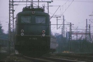 Kornwestheim Ferngleis Lok 110 256 Eilzug