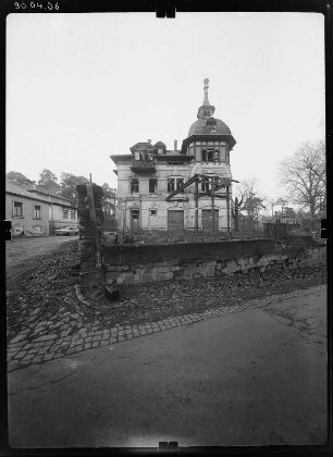 Dresden-Kleinzschachwitz, Berthold-Haupt-Straße 128. Kurhaus Kleinzschachwitz (1882). Seitenfront von Osten (von der Wilhelm-Weitling-Straße)