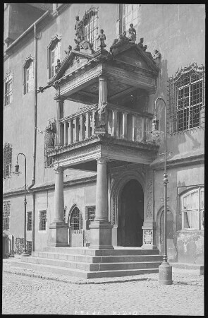 Wittenberg. Portal am Rathaus