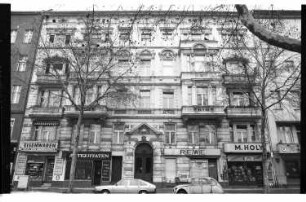 Kleinbildnegative: Mietshäuser, Motzstraße, 1981