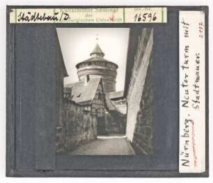 Nürnberg: Neutorturm mit Stadtmauer