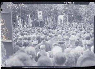 Einweihung des Gedenksteines für Ernst Schneller am 14.09.1952 : Einweihung des Gedenksteines für Ernst Schneller am 14.09.1952
