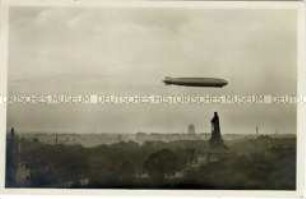 Das Luftschiff "Graf Zeppelin" über Hamburg