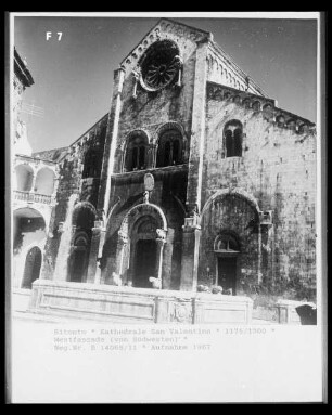 Kathedrale San Valentino — Westfassade