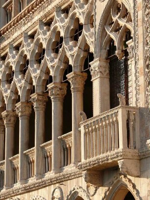 Fassade des Palazzo Ca` d`Oro am Kanal Grande