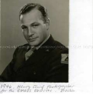 Henry Ries in Uniform der US-amerikanischen Armee mit Aufnäher "US War Correspondant"