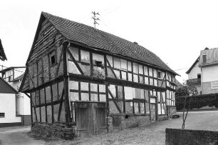 Wohnhaus und Scheune (Hofreite, Fachwerk); Frankenberg, Linnerstraße 57