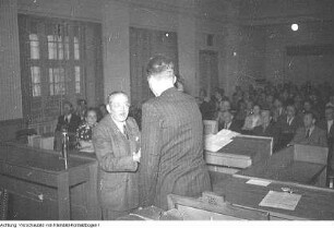 Dresden, Prießnitzstraße 39. Union Druckerei. Otto Nuschke, Vorsitzender der CDU in der DDR, übergibt der neuen Druckerei an die Belegschaft, Mai 1953