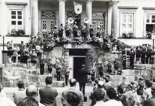 Konzert des Münchner Jugendorchesters auf der Rathaustreppe. Detmold. Marktplatz. Papierabzug