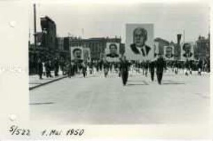 Demonstranten auf der Berliner Maidemonstration 1950