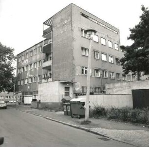 Dresden-Trachau. Wohnsiedlung der Gewobag (1928/um 1935; H. Richter). Wohnblock, Kopernikusstraße 42. Kopfbau mit Laden. Rückansicht