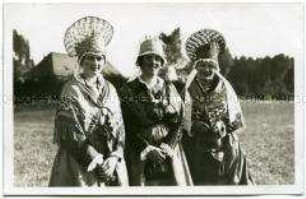 Frauen in Tracht