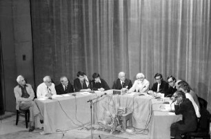 22. Tagung 1972 Mediziner; Podiumsrunde aus weiter Entfernung: Severo Ochoa, Sir John C. Eccles, Manfred Eigen