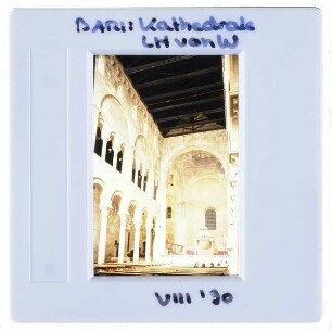 Bari, Kathedrale San Sabino : Mittelschiff nach Nordosten