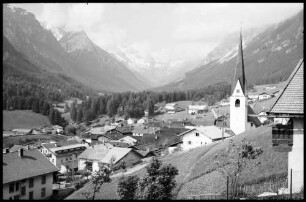 Trins, Gschnitz Tal: Ort mit Kirche und Stubaier Alpen