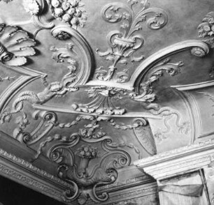Stuckdecke mit Tritonen-Kindern : Neustadt-Glewe, Neues Schloss. Stuckdecke mit Tritonen-Kindern