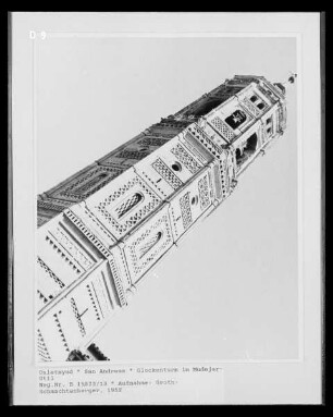 Glockenturm im Mudejar-Stil