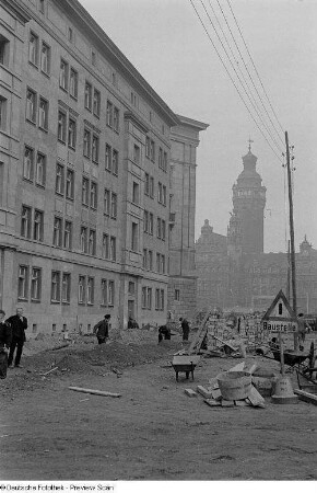 Baustelle Windmühlenstraße, im Hintergrund das Neue Rathaus