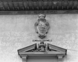 Wappen über dem Eingangsportal