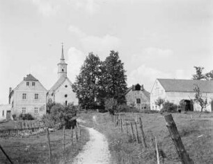 Berzdorf, Ortsansicht : Berzdorf auf dem Eigen. Ansicht mit Dorfkirche