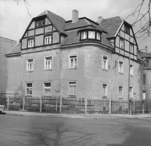 Dresden-Seidnitz, Berggießhübeler Straße 13. Wohnhaus (A. 20. Jh.). Eckansicht (von der Kipsdorfer Straße)