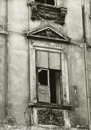 Dresden-Neustadt, Görlitzer Straße 43. Wohnhaus (1860). Fenster (1. Obergeschoß)