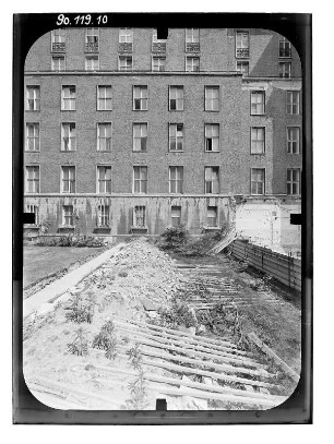 Berlin-Mitte, Otto-Nuschke-Straße (Jägerstraße) 22/23. Akademie der Wissenschaften. Hofansicht