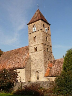 Die romanische Kirche St. Peter und Paul im Taubertal im Dorf Detwang